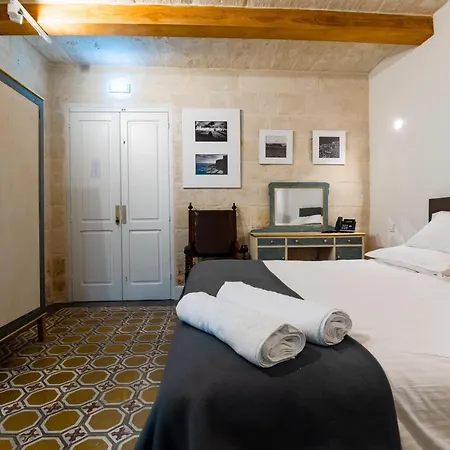 Monreal Boutique Townhouse - R024rm1 * Paola